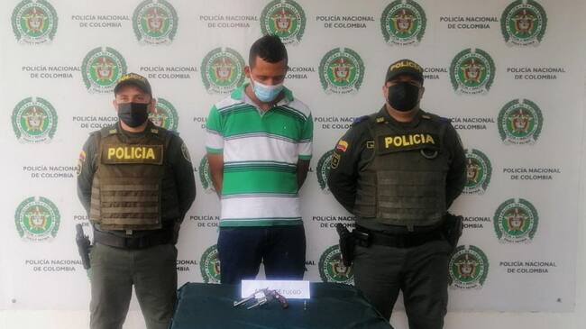 La Policía le encontró en la pretina de su pantalón un revólver de fabricación industrial sin ninguna documentación