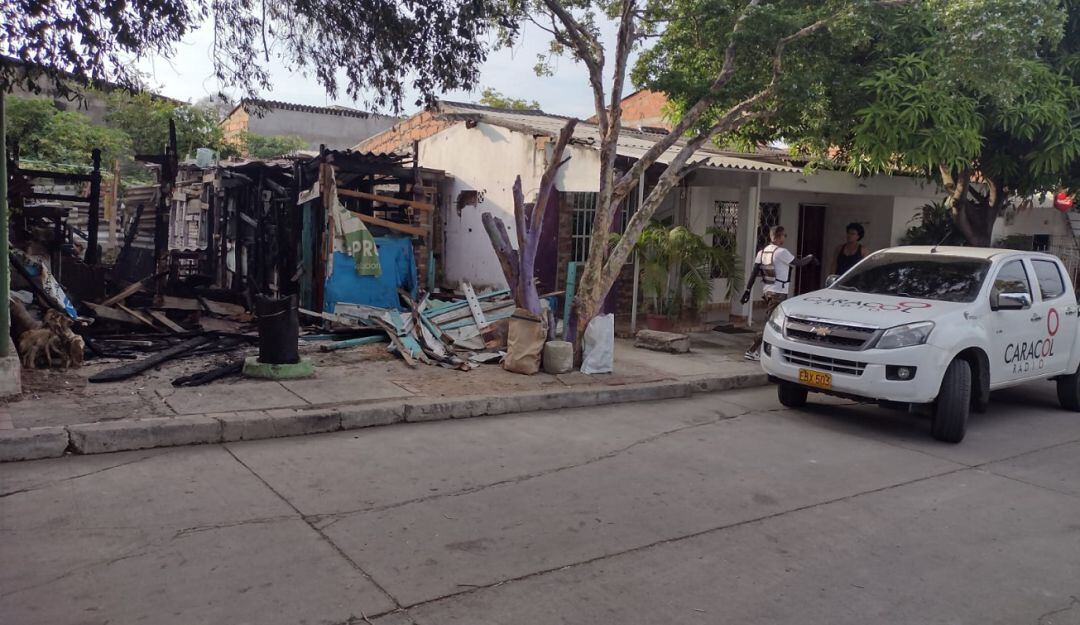 Moradores del sector aseguran que un carro tanque que pasaba por el lugar ayudó a sofocar las llamas