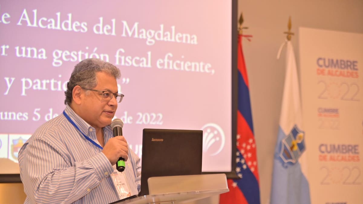 Ulahy Beltrán sale de la junta del Colegio Alemán tras cuestionamientos de egresados