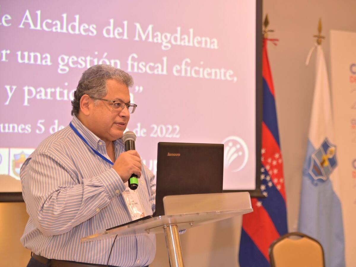 Ulahy Beltrán sale de la junta del Colegio Alemán tras cuestionamientos de egresados