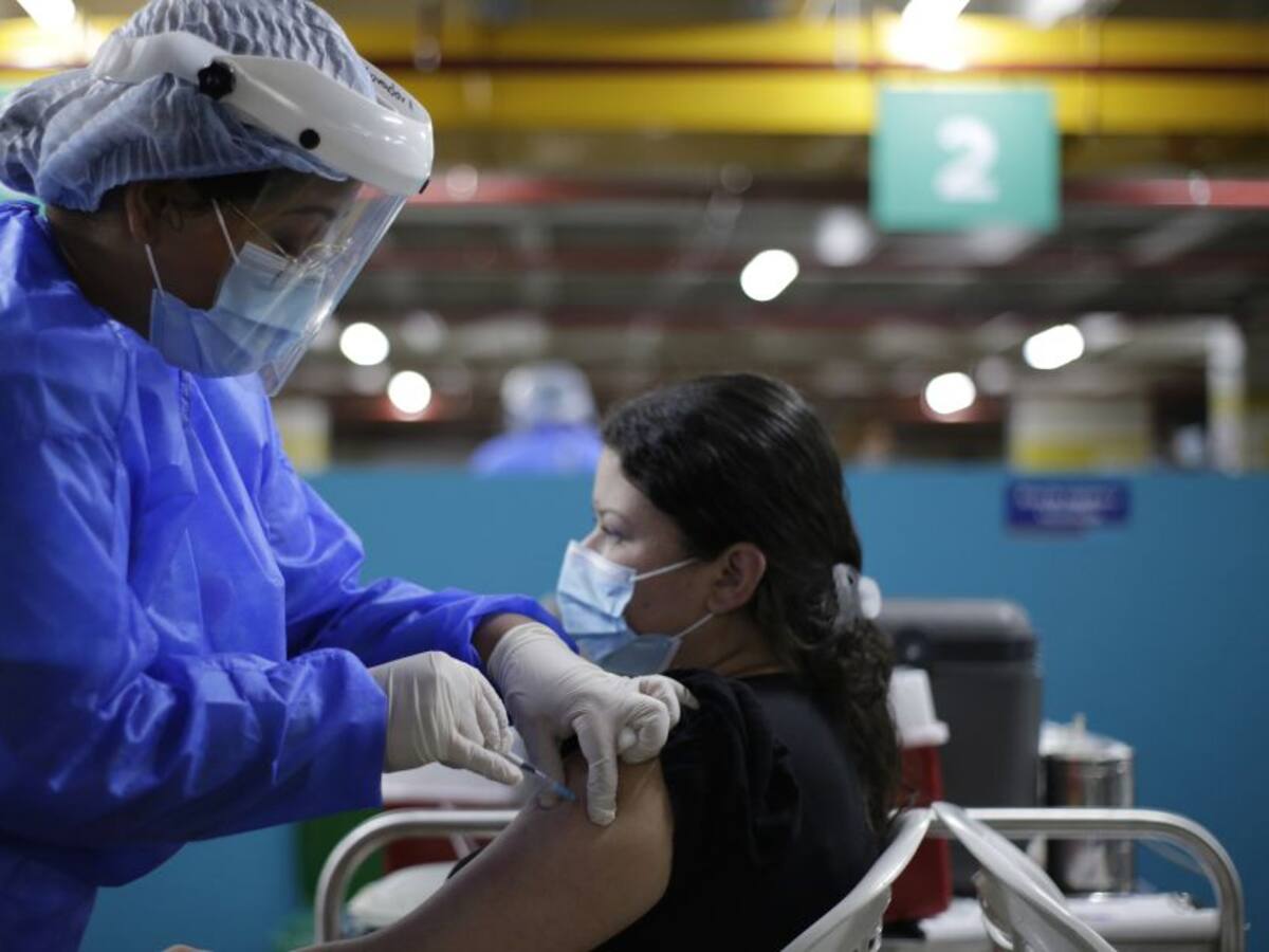 ¿Dónde vacunarse contra la COVID-19 en Bogotá?