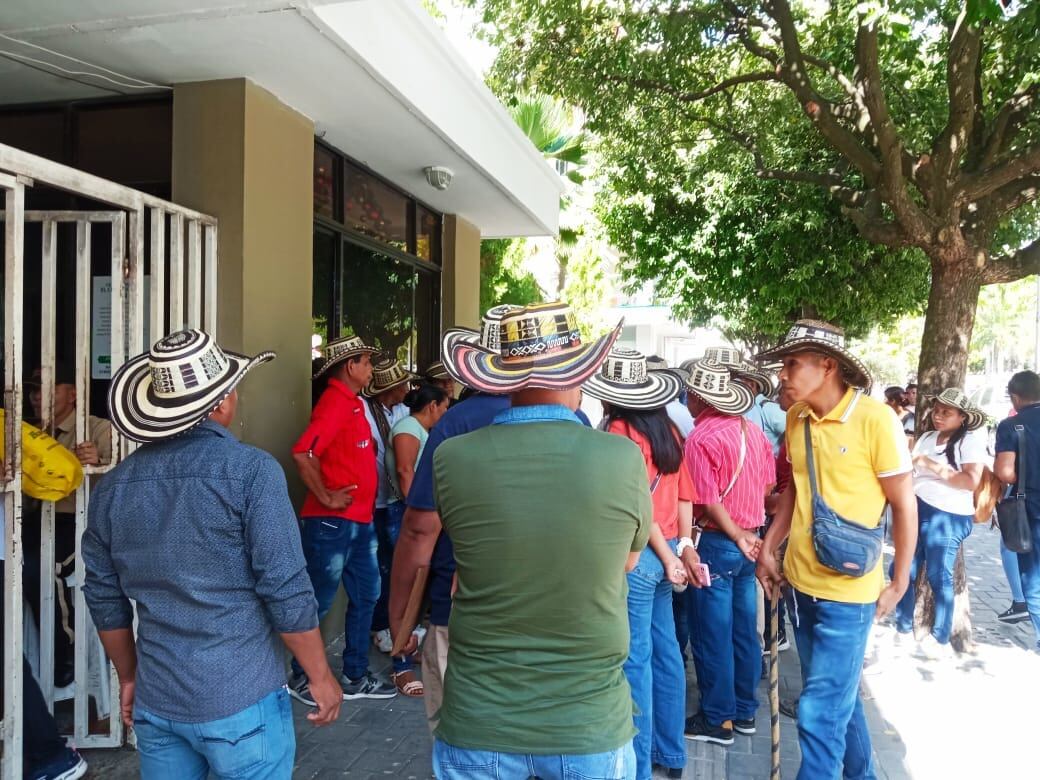 Indígenas protestan en los bajos de la Gobernación de Córdoba.