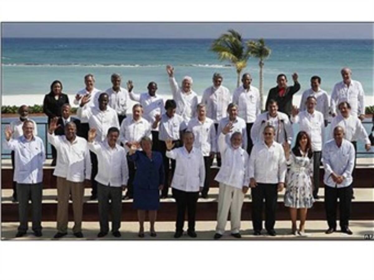 Proponen pacto de no agresion Uribe - Chávez