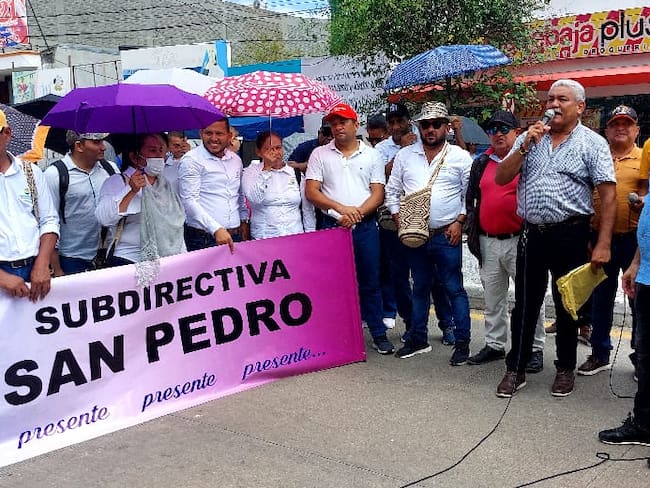 Docentes se plantaron frente a la Gobernación de Sucre para que nombren maestros