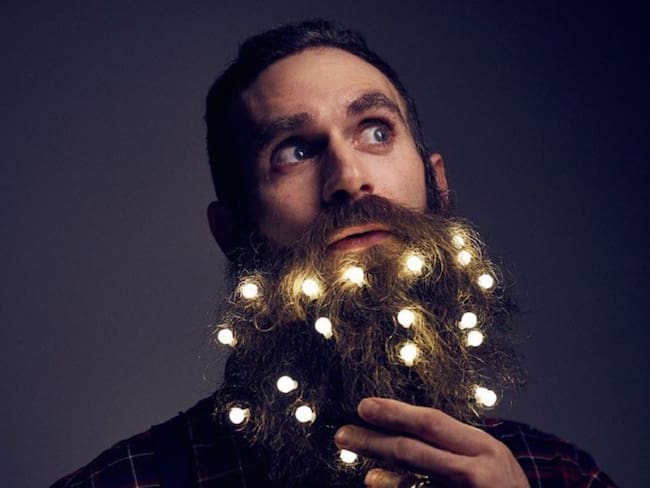 Conozca la nueva moda decembrina de llevar luces en la barba