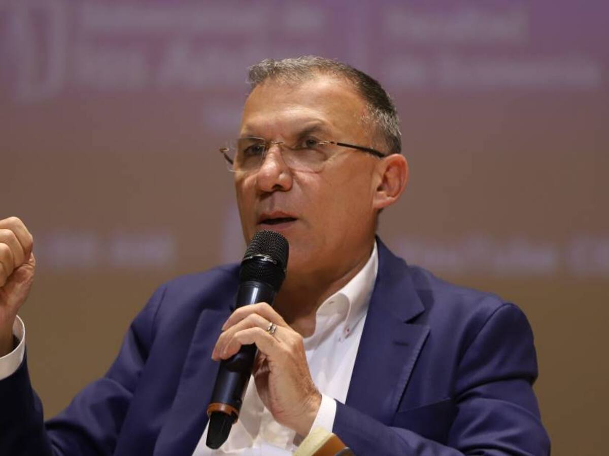 Roy Barreras entregó 1 millón de firmas para oficializar su candidatura presidencial