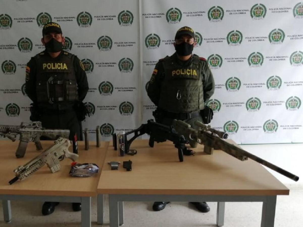 Recuperan en Manizales réplicas de armas hurtadas a un coleccionista