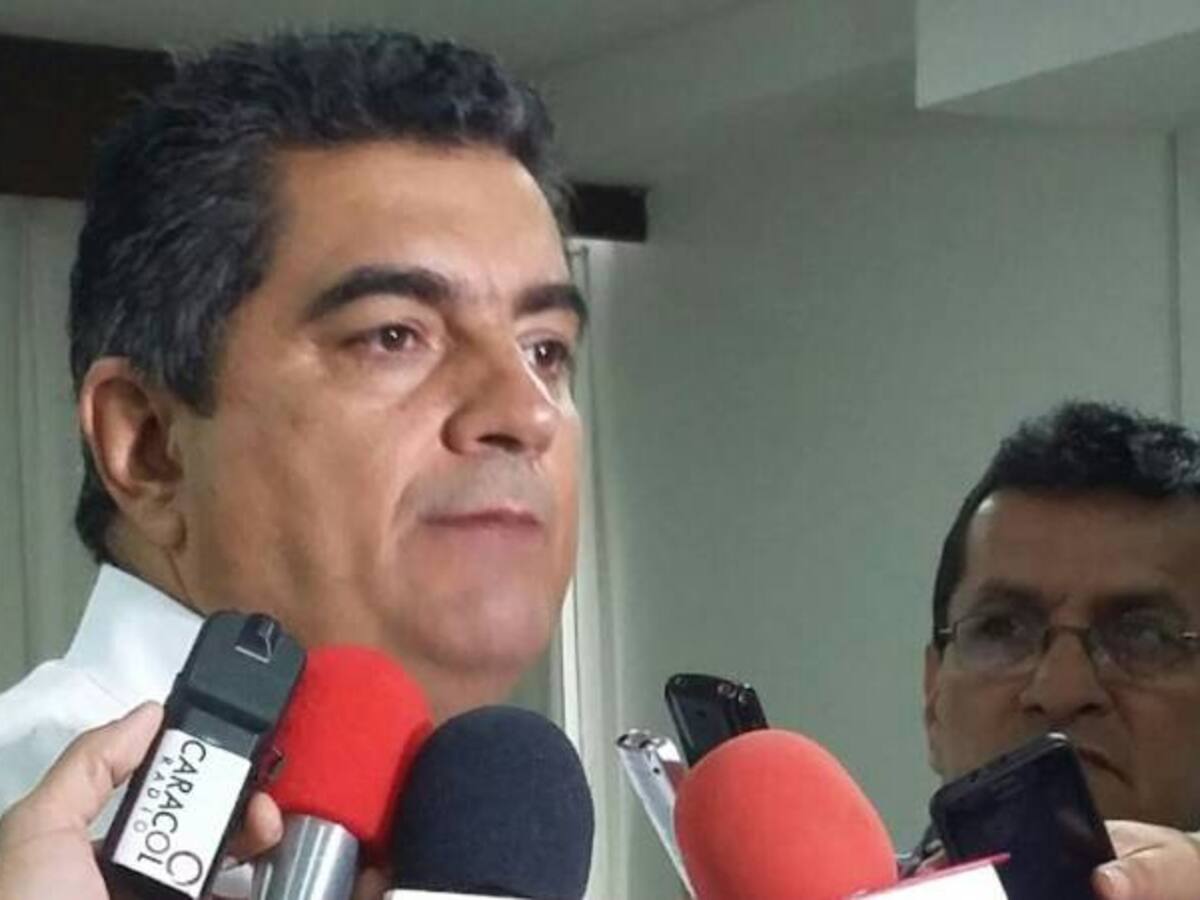 El gobernador electo del Quindío padre Carlos Eduardo Osorio señaló que no se va a retirar de la iglesia