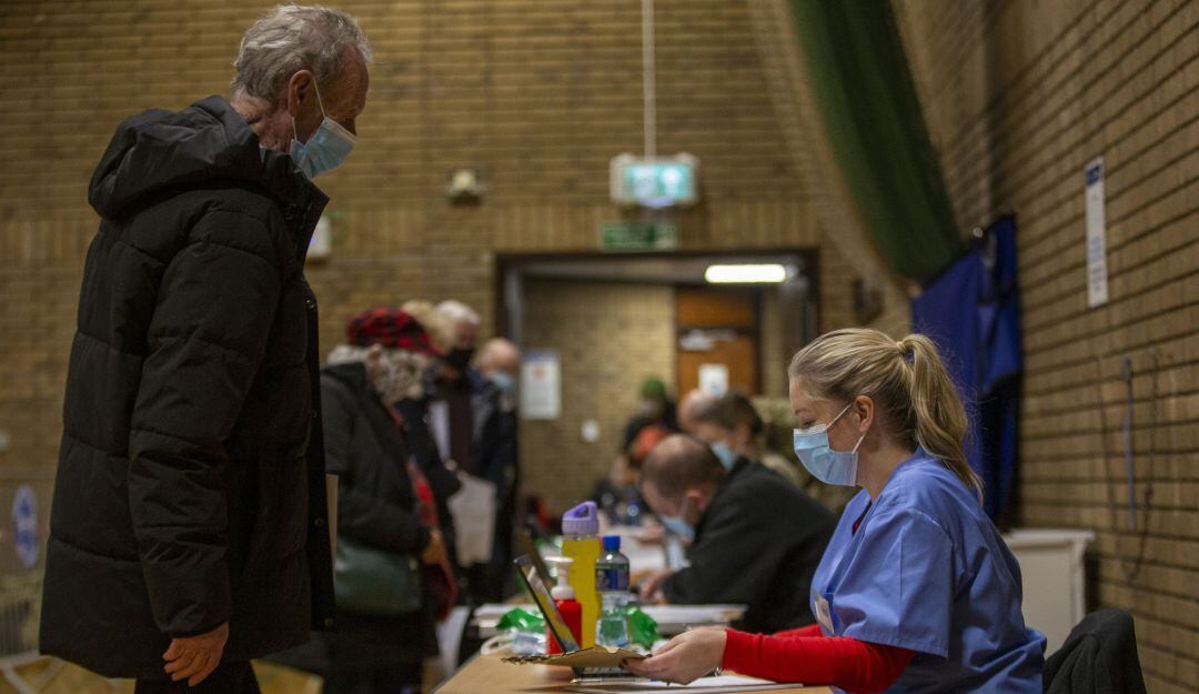 Los centros de inmunización están aplicando un promedio de 1,4 millones de dosis diarias.