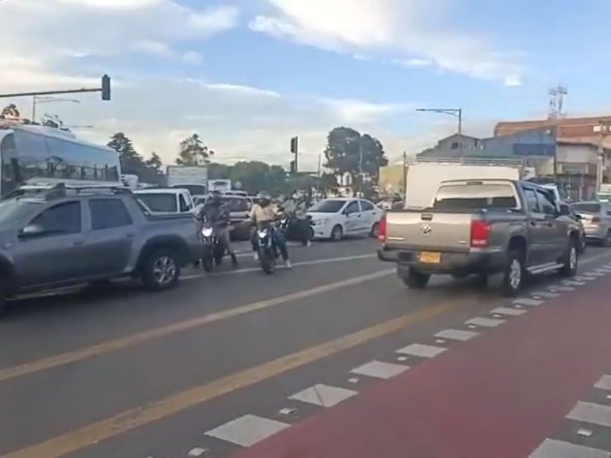 Trancón monumental en la Avenida Boyacá: motociclista murió tras ser atropellado por un camión