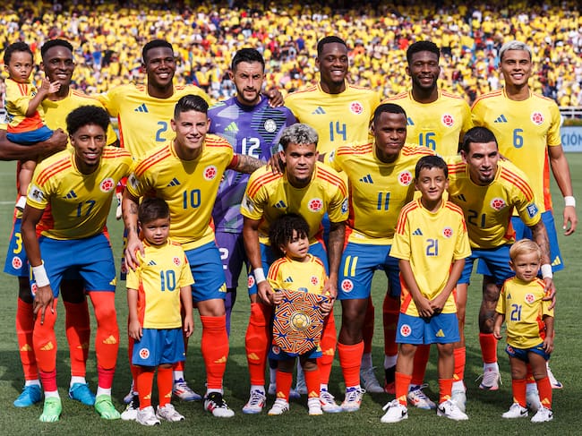 BARRANQUILLA, COLOMBIA - SEPTEMBER 10: Jhon Lucumi, Yerson Mosquera, Goalkeeper Camilo Vargas, Jhon Duran, Jefferson Lerma, Richard Rios, Johan Mojica, James Rodriguez, Luis Diaz, Jhon Arias and Daniel Muñoz of Colombia pose for team photo during the FIFA World Cup 2026 Qualifier match between Colombia and Argentina at Roberto Melendez Metropolitan Stadium on September 10, 2024 in Barranquilla, Colombia. (Photo by Martín Fonseca/Eurasia Sport Images/Getty Images)