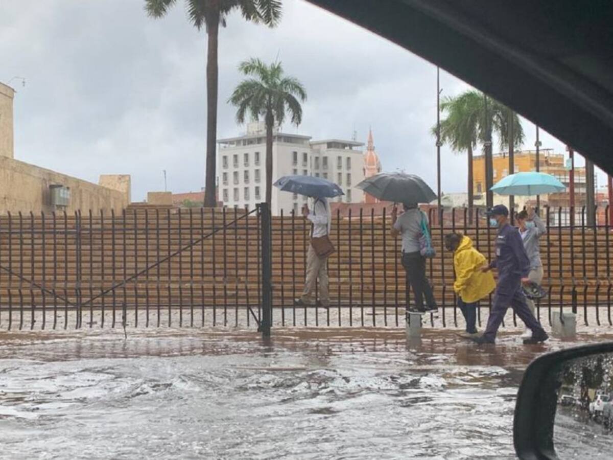 Inundaciones en varios sectores de Cartagena por fuertes lluvias