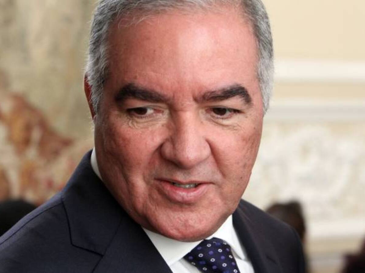 Contralor Edgardo Maya Villazón se recupera de cirugía