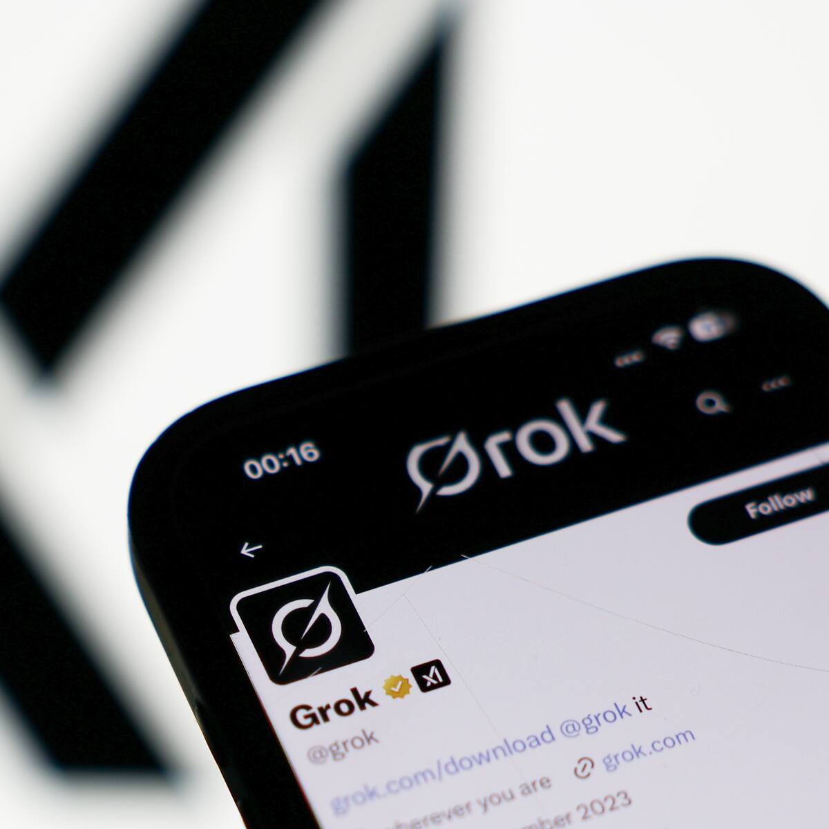 La ministra de Finanzas suiza denuncia a X por insultos de Grok contra ella