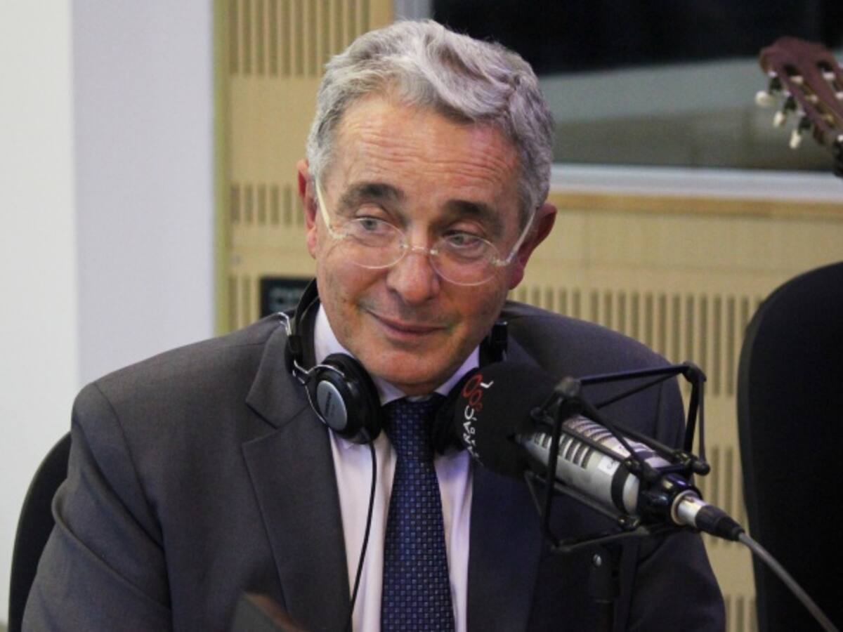 Yo no manejaba el Kfir que asustó a Timochenko: Álvaro Uribe