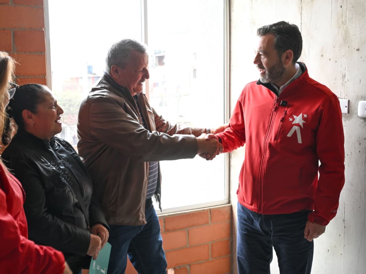 200 familias recibieron vivienda nueva en Bogotá: Administración Galán ha otorgado 37.000 subsidios