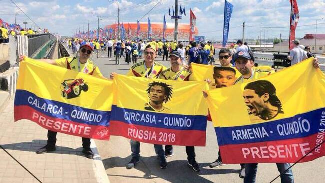 Con camisetas y banderas de Colombia, los cuyabros disfrutan del gran evento deportivo