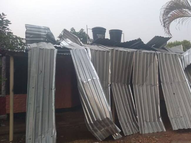 Vendaval deja 92 viviendas destechadas y 21 barrios afectados