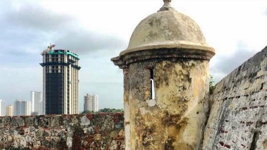 Continúa la polémica por la construcción del edificio Aquarela en el centro histórico de Cartagena. Foto: Leydis Riveros (W Radio)