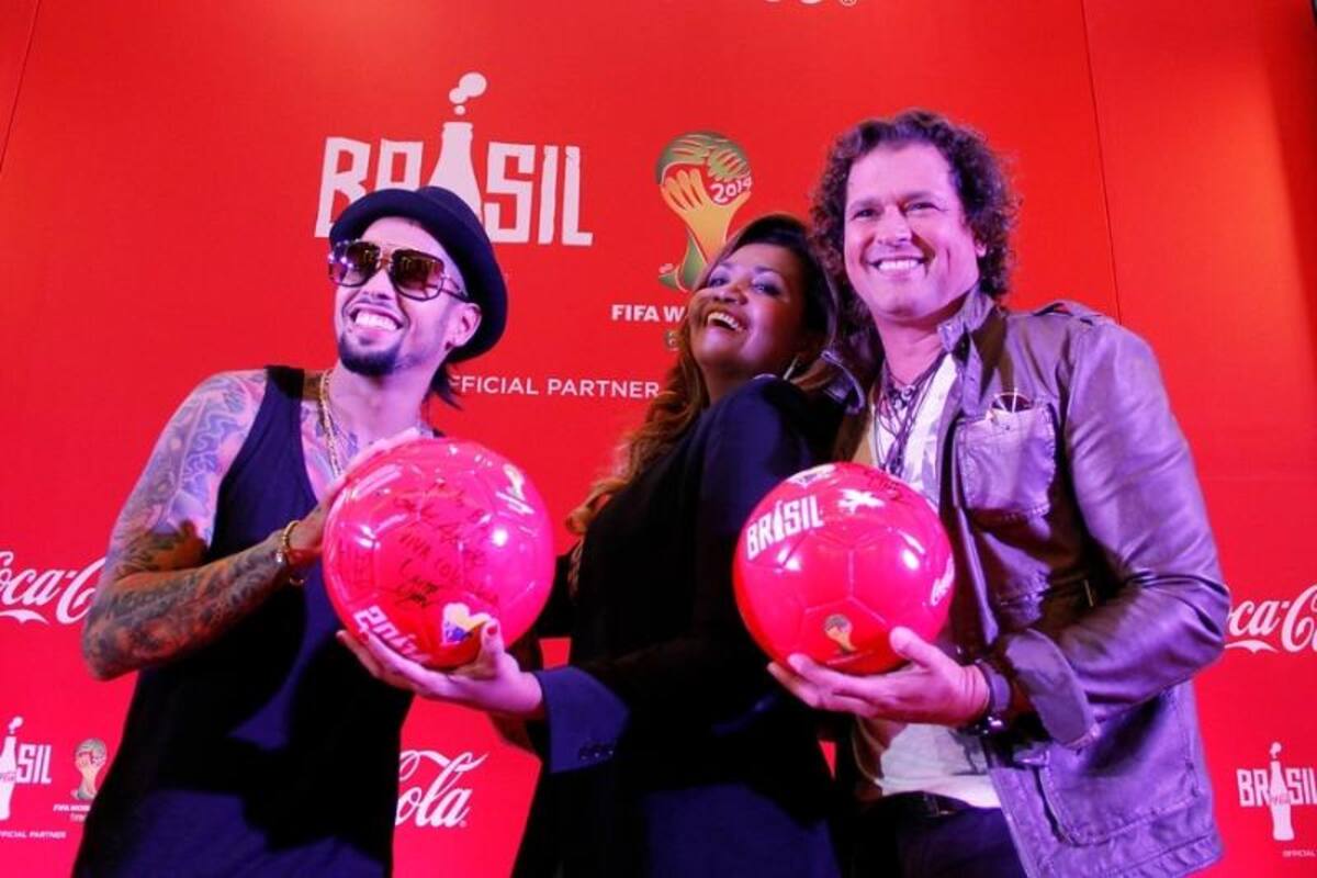 Este evento fue realizado por Coca Cola y presentado por Cesar Augusto Londoño con el fin de lanzar el himno “La copa de todos”, interpretado por los artistas Carlos vives, Colombia; Gabriela Amaral dos Santos, de Brasil; y el reconocido cantante de Estados Unidos, David Correy, ganador del Factor X. Se trata de la apuesta musical para conmemorar la elaboración del mundial 2014 en Brasil.  Foto: Colprensa