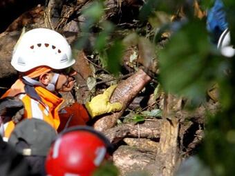 Hay tres personas muertas y ocho heridas por alud en carretera del Huila. Foto: EFE