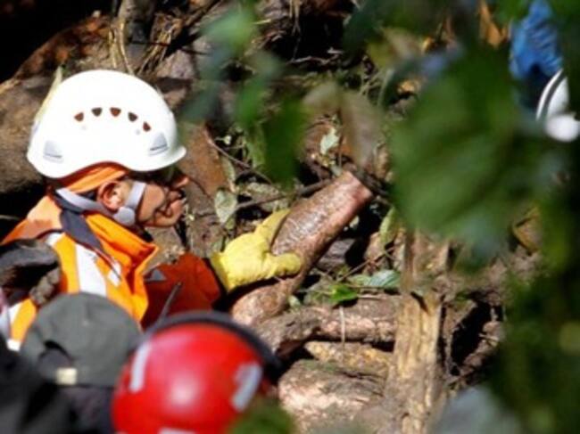 Hay tres personas muertas y ocho heridas por alud en carretera del Huila. Foto: EFE