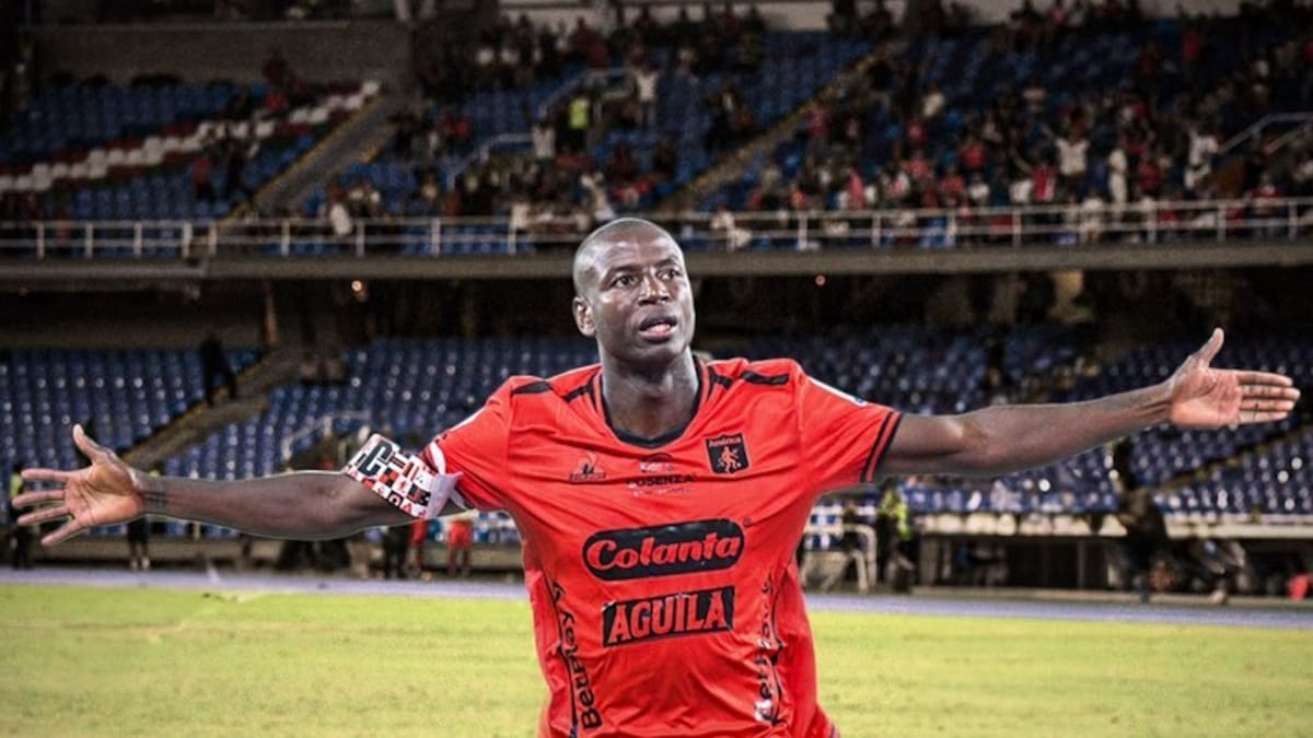 Adrián Ramos le huye al retiro: ya estaría negociando con otro equipo del país