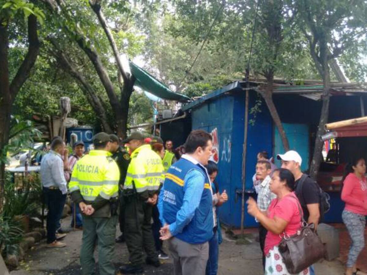 Video: Comenzó el operativo para retirar casetas del puente de Provenza