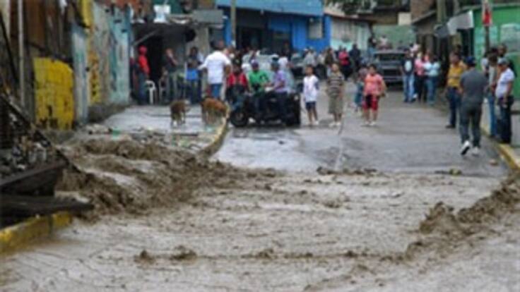 Desbordamiento de quebrada en El Peñón deja 44 familias damnificadas