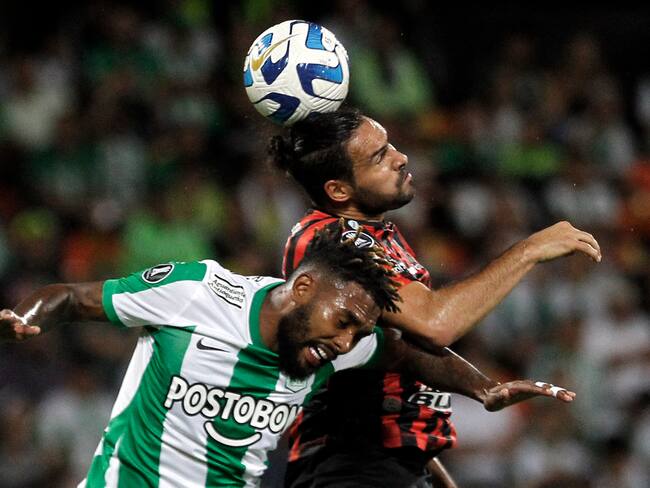 TOPSHOT - Atletico Nacional's defender Cristian Devenish (L) and Patronato's forward Enzo Diaz fight for the ball during the Copa Libertadores group stage second leg football match between Colombia's Atletico Nacional and Argentina's Patronato, at the Atanasio Girardot stadium in Medellin, Colombia, on June 27, 2023. (Photo by Fredy BUILES / AFP) (Photo by FREDY BUILES/AFP via Getty Images)