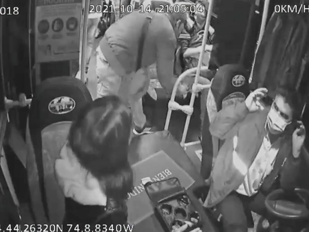 ¡Vuelve y juega! Con pistolas y cuchillos hurtan a pasajeros en vía a Cota