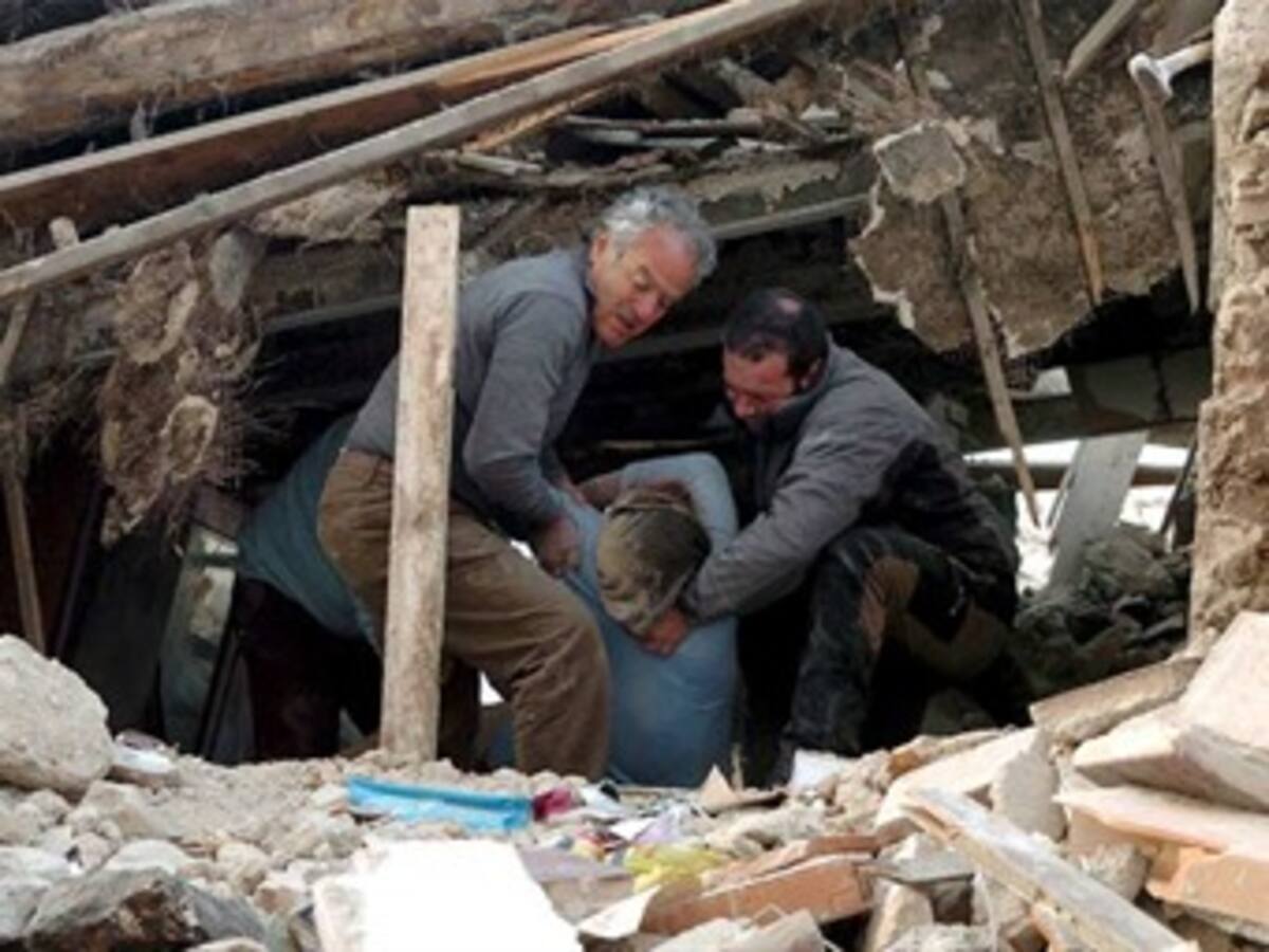 Sigue temblando en Italia. Remueven escombros en busca de atrapados