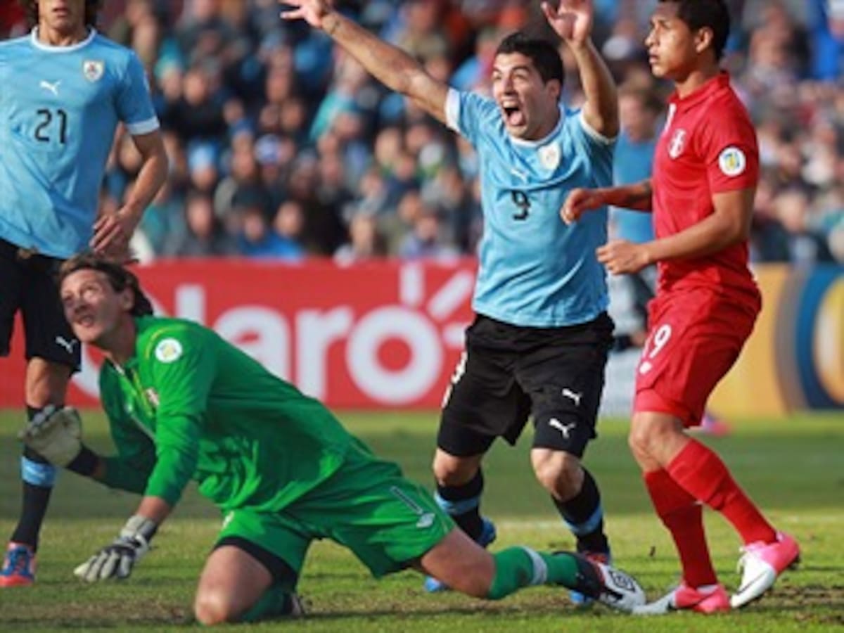 Uruguay venció 4-2 a Perú y se ubica segundo en la eliminatoria