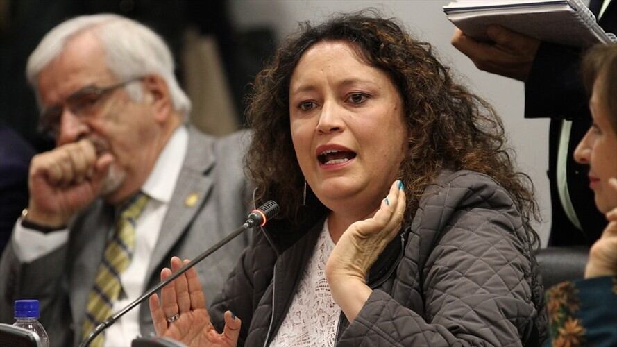"Proyecto de Edward Rodríguez es una mala copia de consulta anticorrupción", dice Angélica Lozano. Foto: Colprensa