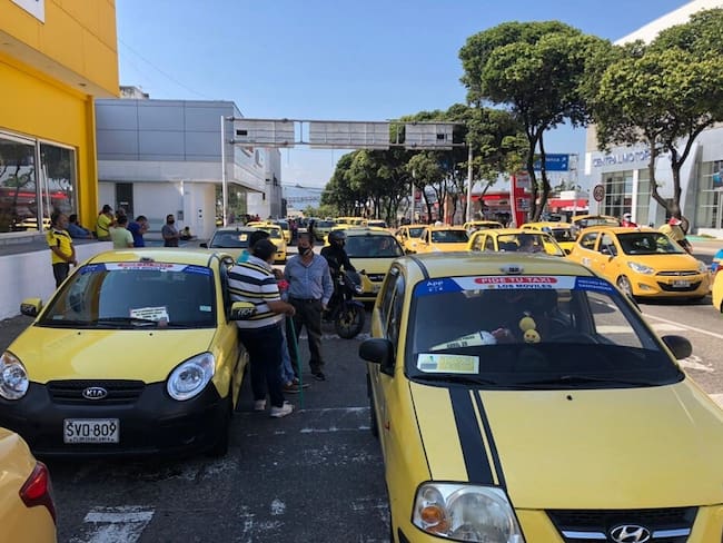 Taxistas en desacuerdo con la entrega de 100 mil pesos por alto costo de la gasolina