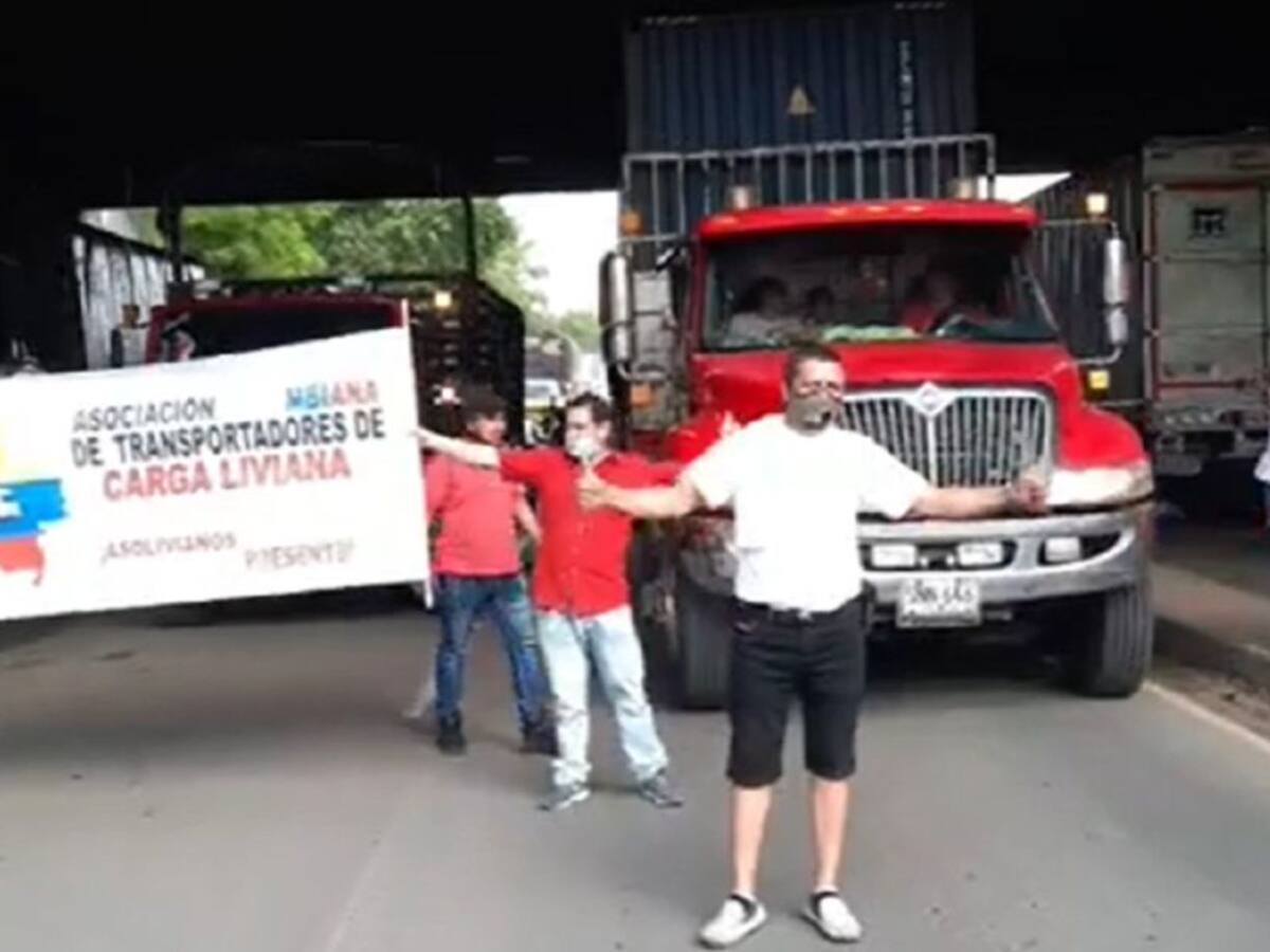 Camioneros, centrales y universitarios en el tercer día de paro