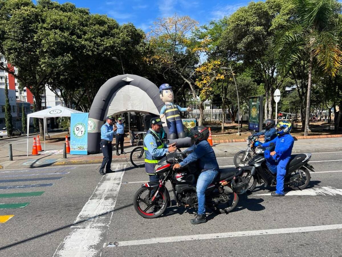 Alféreces molestos por denuncia de robo expréss en los patios