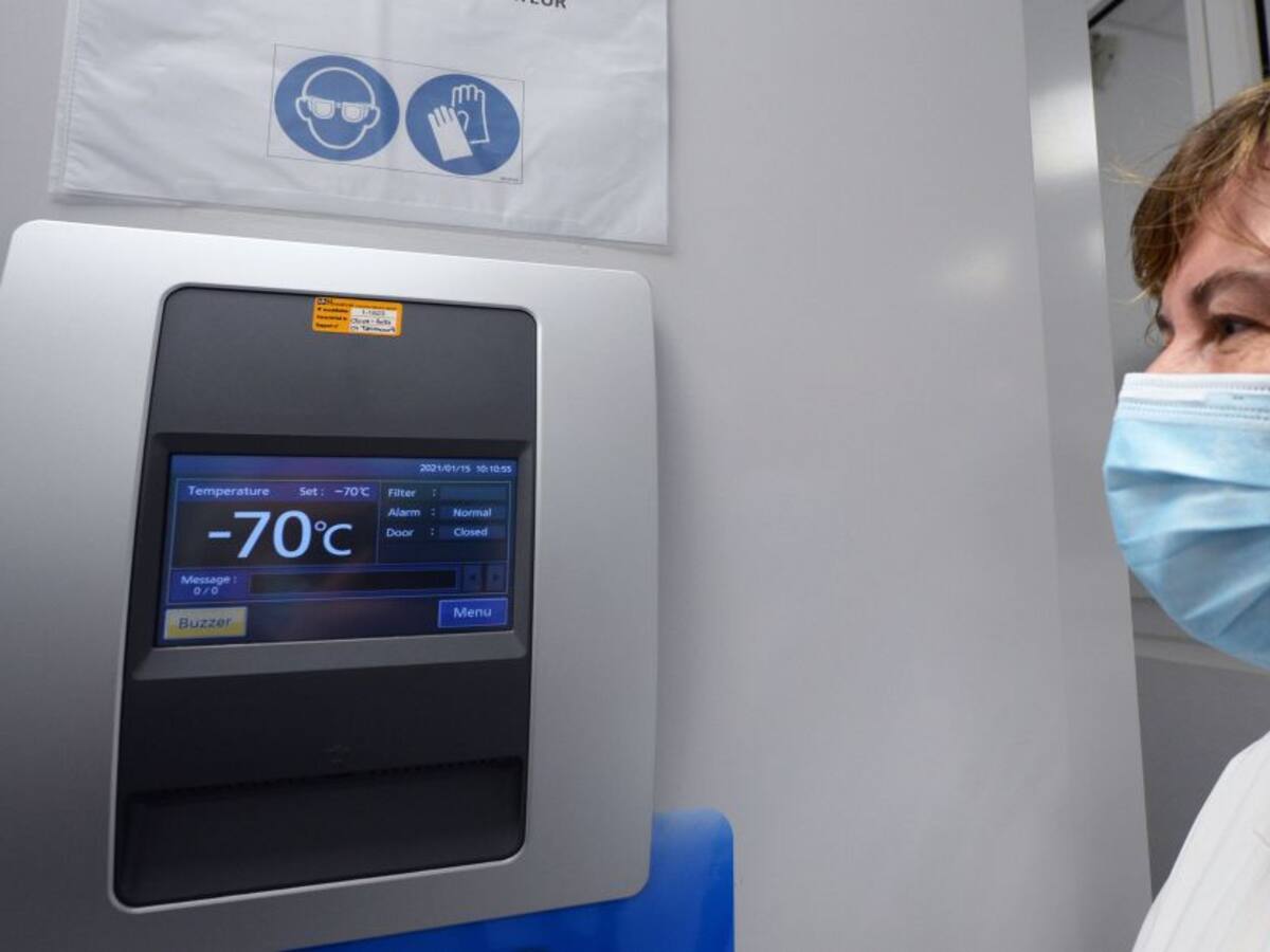 FDA autoriza almacenar vacunas de Pfizer a temperaturas más altas