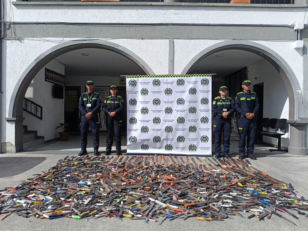 Incautación de más de 2 mil armas blancas en Villamaría