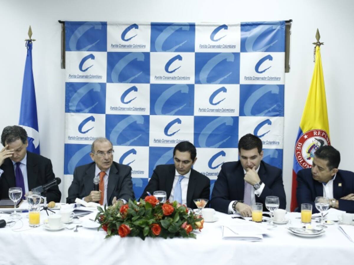 No es posible reabrir lo ya acordado: De la Calle a Uribe y a Pastrana