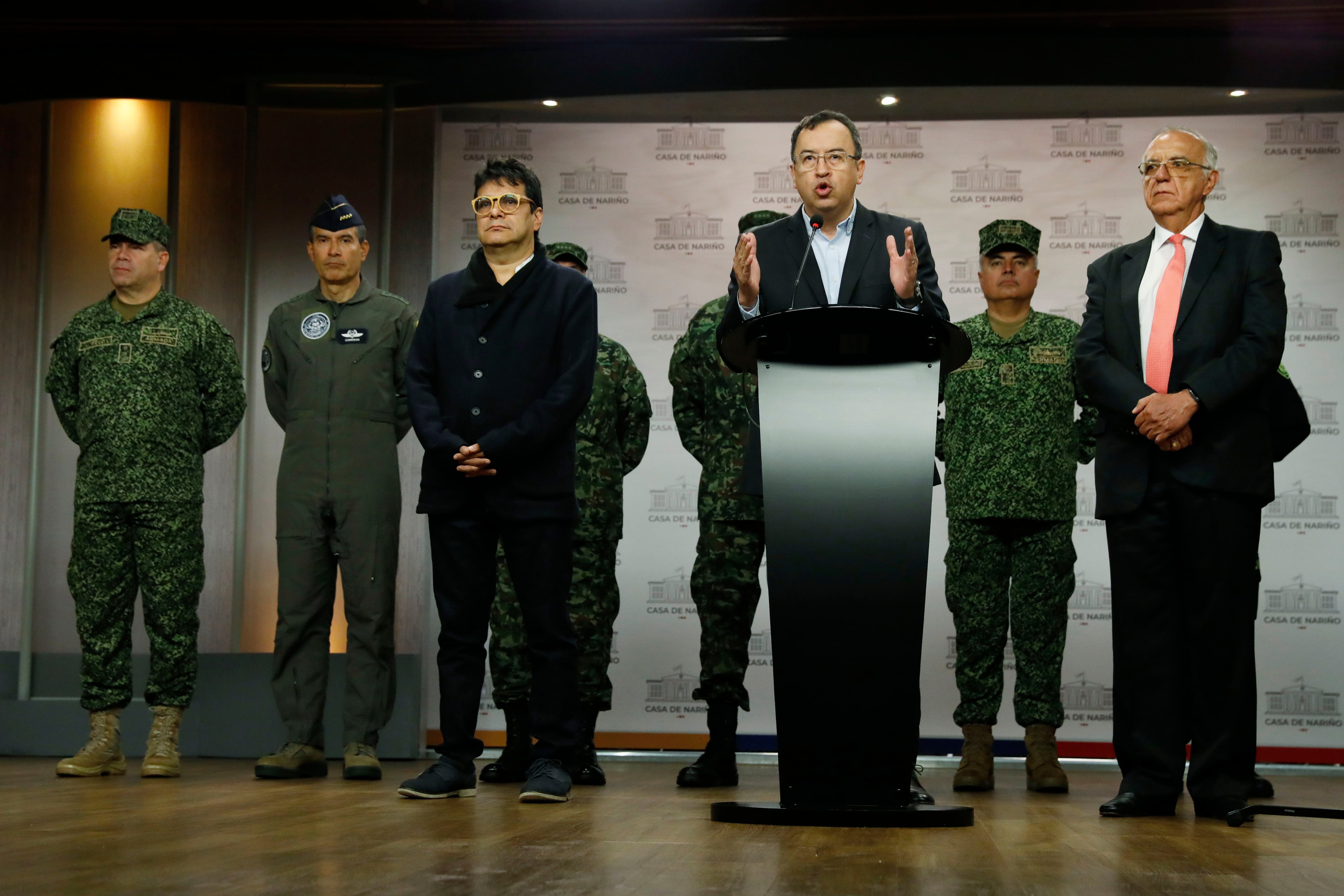 El ministro del Interior, Alfonso Prada, anunció que el Gobierno suspendió "los efectos jurídicos" del decreto de cese el fuego bilateral anunciado con el ELN después de que esta guerrilla indicara que no hay ningún acuerdo. EFE/Carlos Ortega