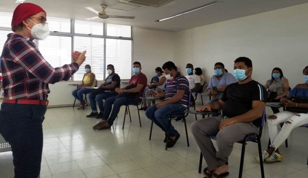 Se pretende evitar aglomeraciones en los puntos de vacunación con personas que no están priorizadas