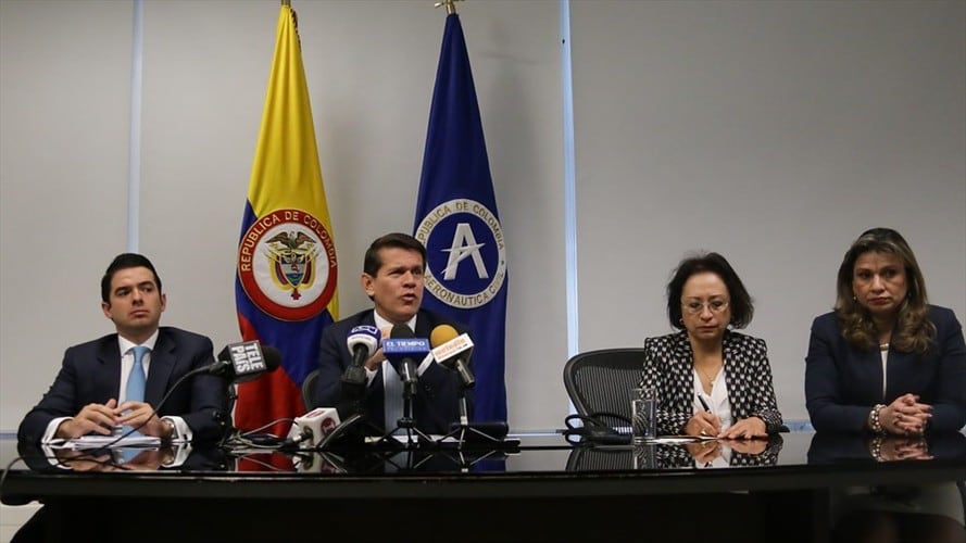 Carlos Niñez, secretario general Aerocivil; Alfredo Bocanegra, director general Aerocivil. Foto: Colprensa