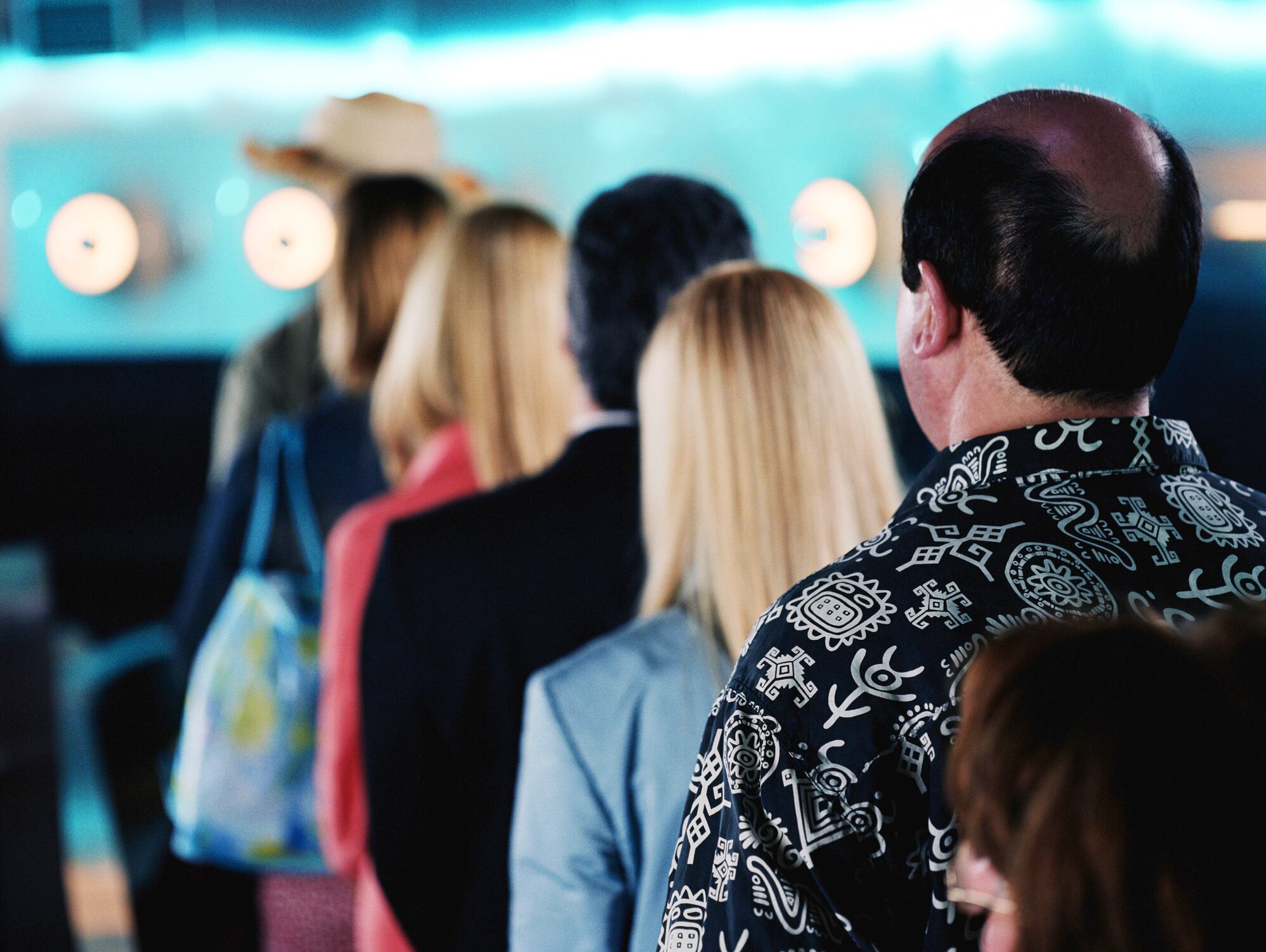 Imagen de referencia de personas haciendo fila. Foto: Getty Images.