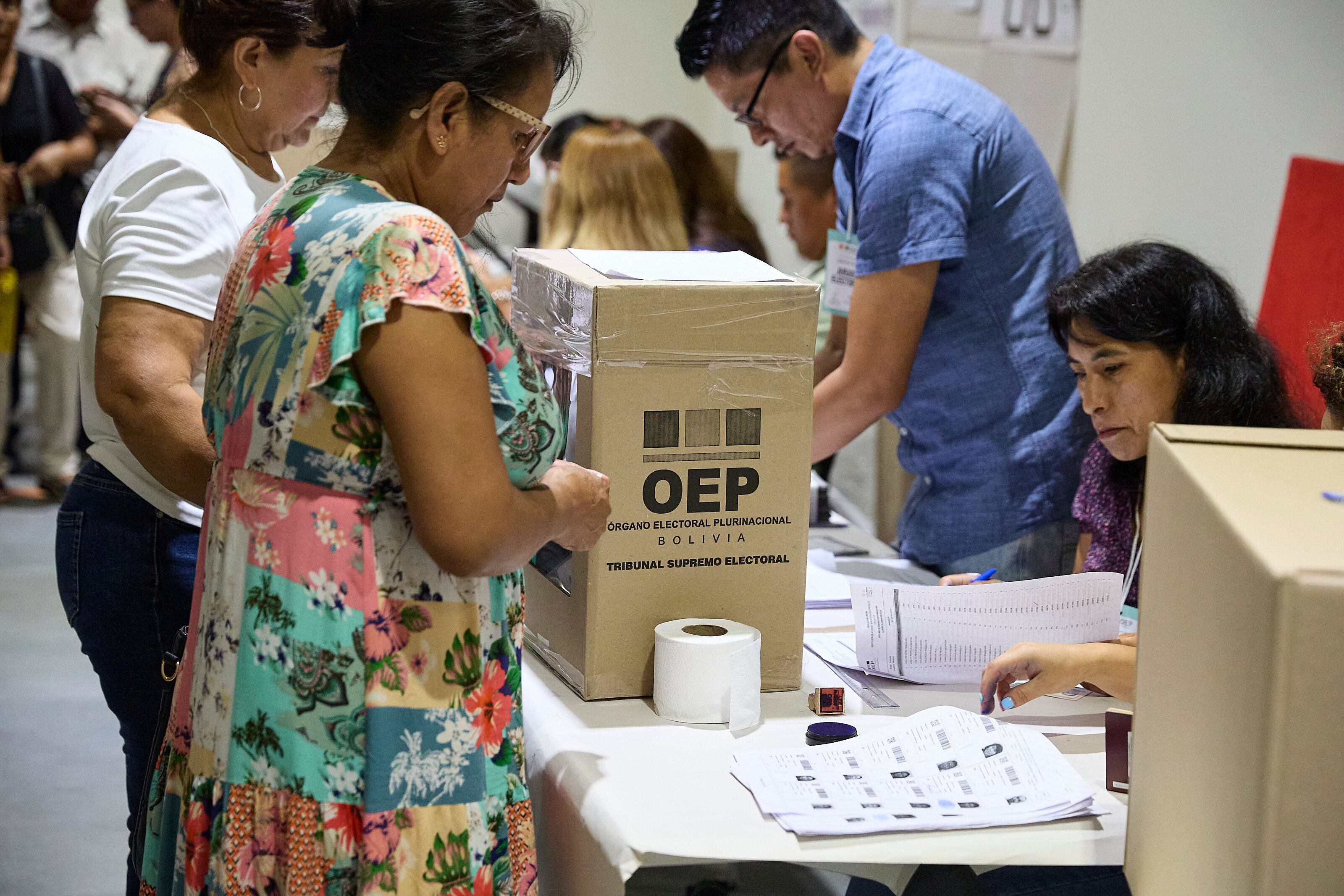 La jornada electoral en la que cambiará el ejecutivo y el legislativo está enmarcada en la crisis económica, denuncias  de campaña sucia y el llamados a hacer votos nulos.
(Foto:   Jesus Hellin/Europa Press via Getty Images)