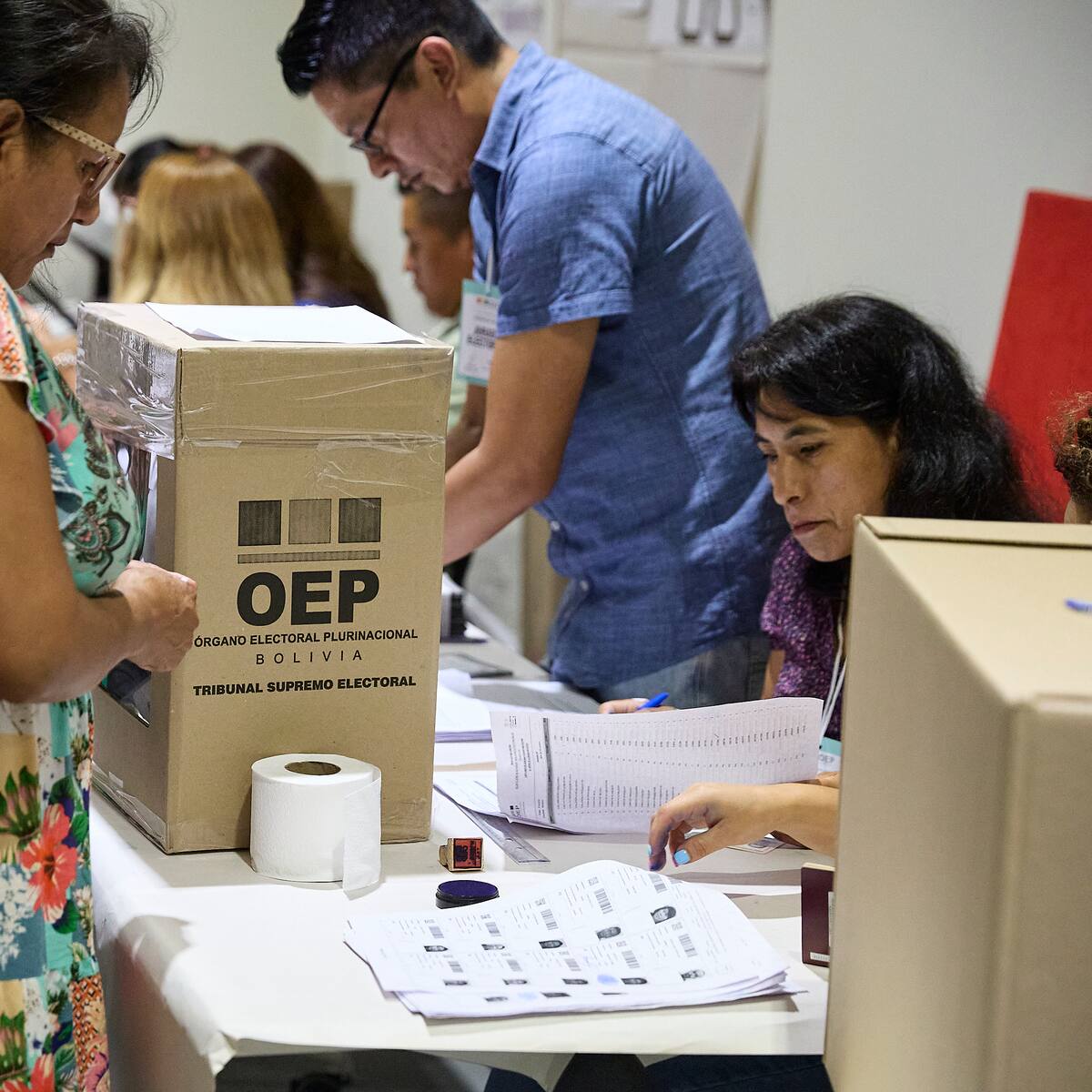 Bolivia: arrancan las elecciones para definir presidente y renovar Congreso