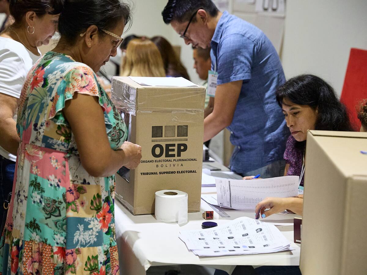 Bolivia: arrancan las elecciones para definir presidente y renovar Congreso