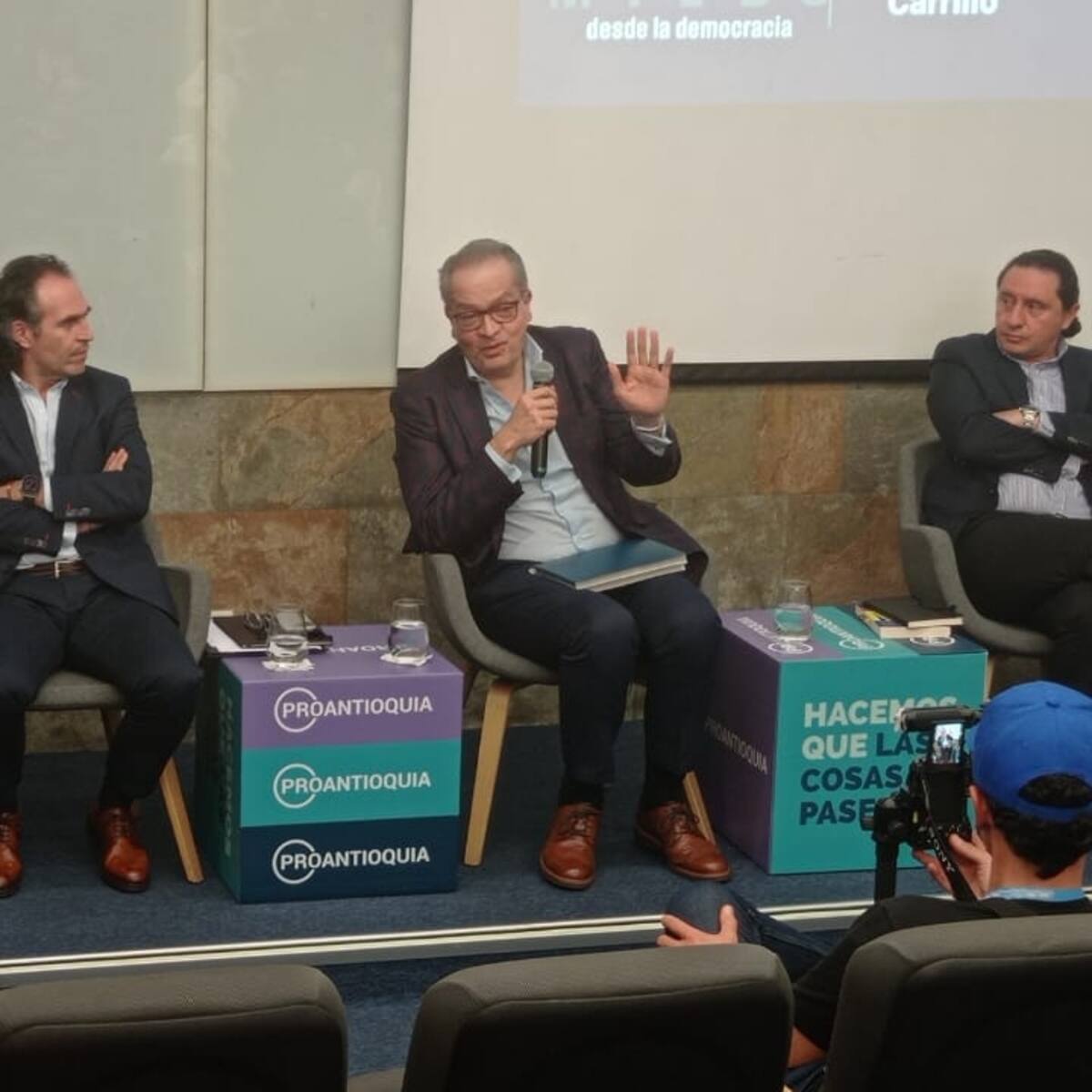 La democracia hay que defenderla porque no se puede defender sola: Fernando Carrillo