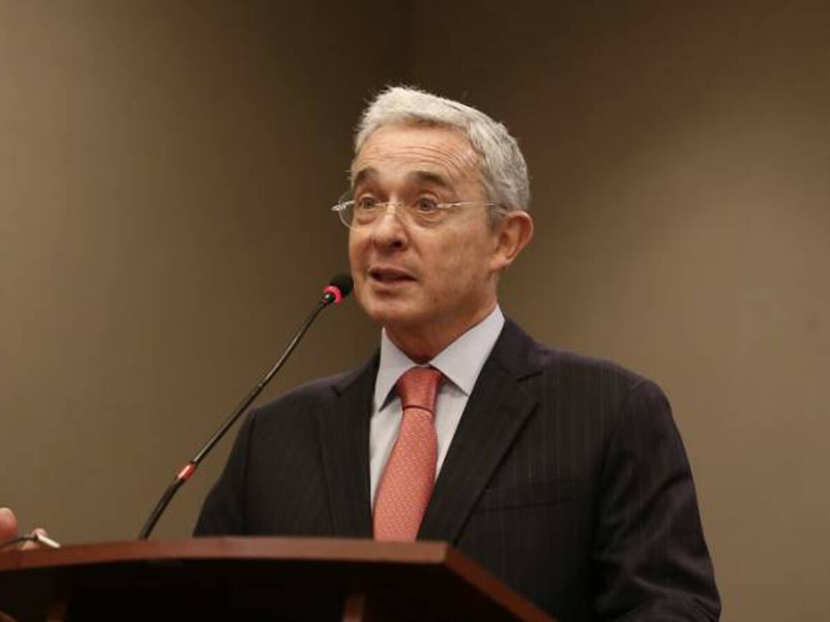 Uribe presentará a la corte información judicial sobre masacres