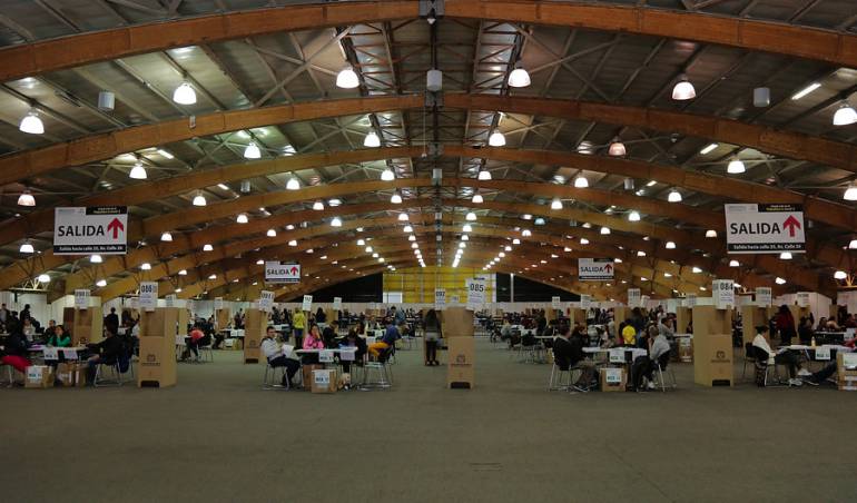 Panorama de Corferias en la mañana del domingo: pocos ciudadanos votaron a esa hora.